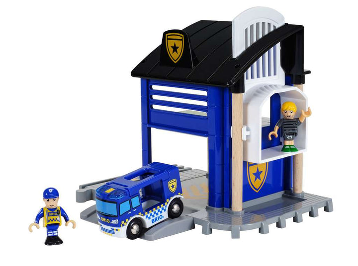 Polizeistation mit Einsatzfahrzeug