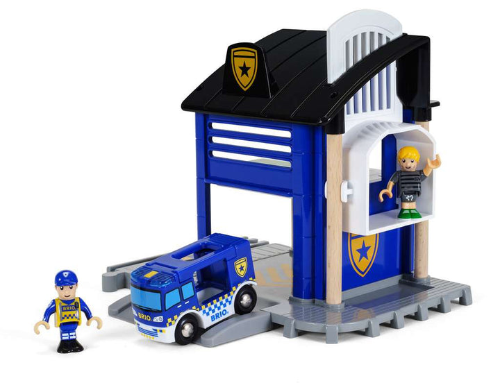 Polizeistation mit Einsatzfahrzeug