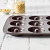 Easy Baking, Donut-Blech, Ø 7 cm, 37 x 26 cm, Höhe 2 cm, für 12 Stück, mit Marken- Antihaftbeschichtung, mit Rezept